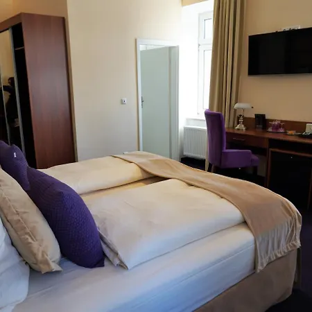 Hotell Brecherspitze 3*